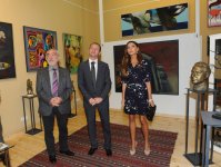 Birinci xanım Mehriban Əliyeva Berlindəki "Berlin-Baku-Galeri" sərgi salonunda və Azərbaycanın Almaniyadakı səfirliyində olub (FOTO)